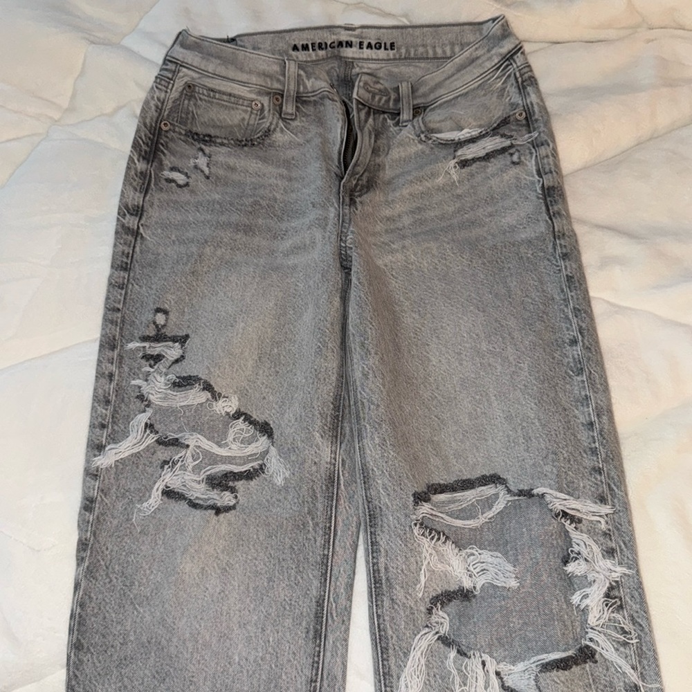 Light Washed Black American Eagle Low Rise Jeans (Size 2)